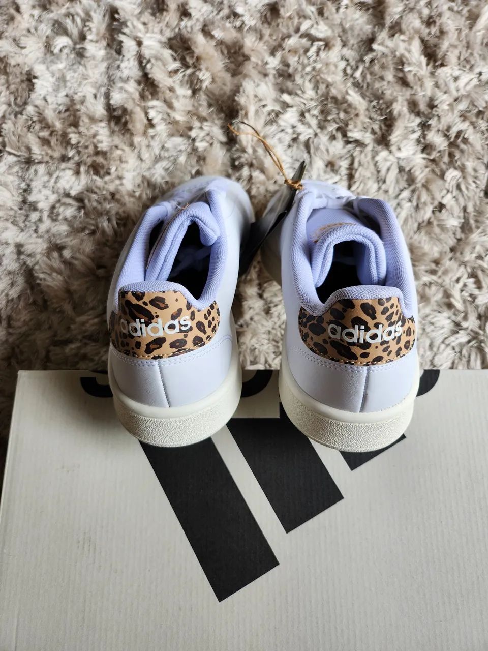 Tamanho 38 Tênis feminino Adidas -  Branco com estampa de onça - Foto 3