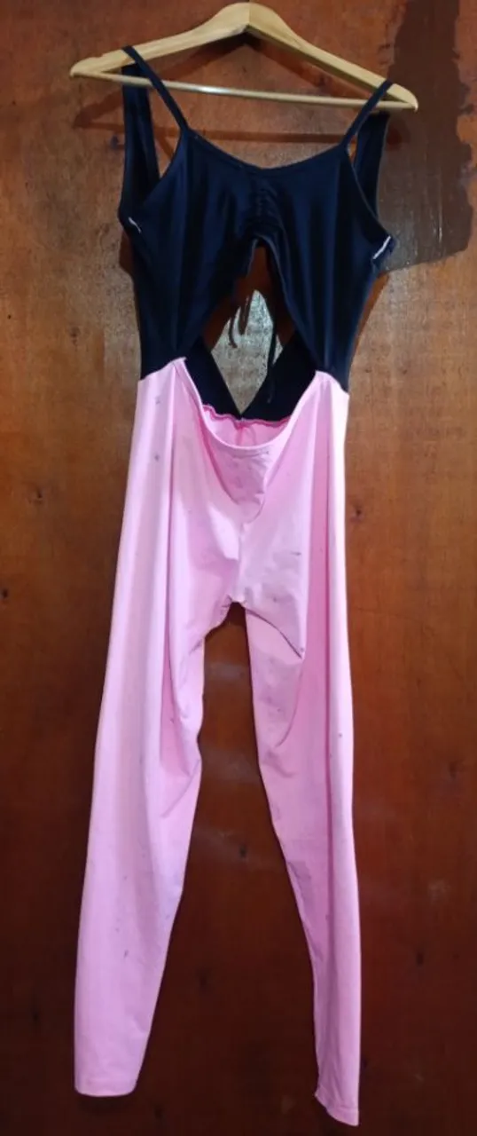 Macacão Fitness com Detalhe nas Costas e Calça Rosa