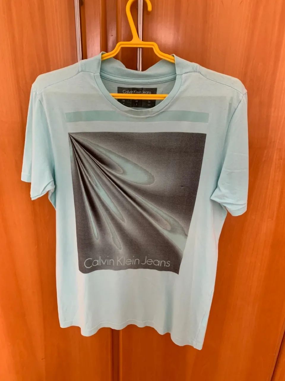 Camiseta calvin Klein verde água 