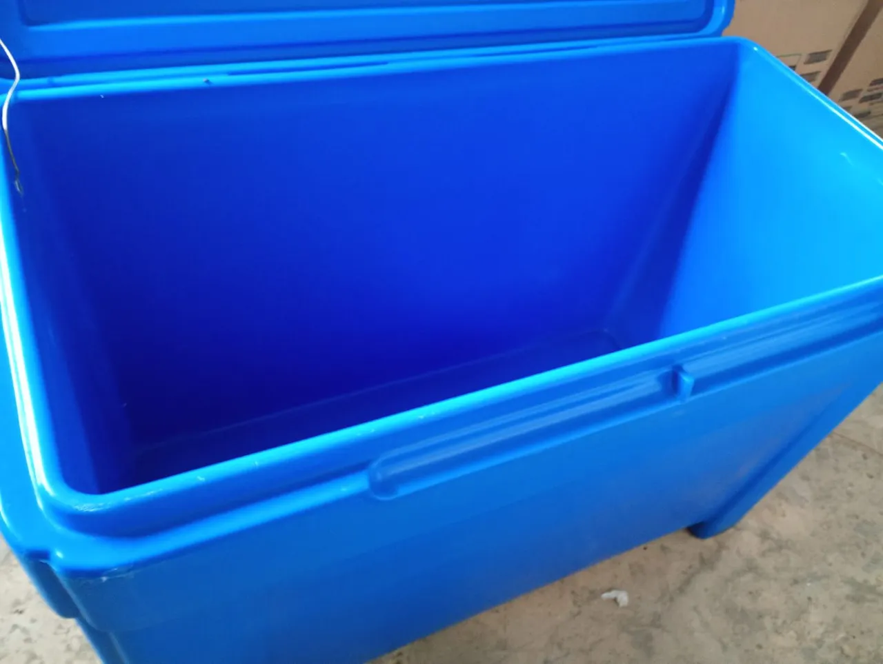 Caixa térmica 360lt zero sem uso
