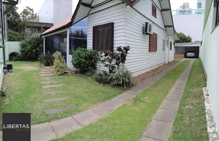 Casa no Centro de Tramandai com pátio