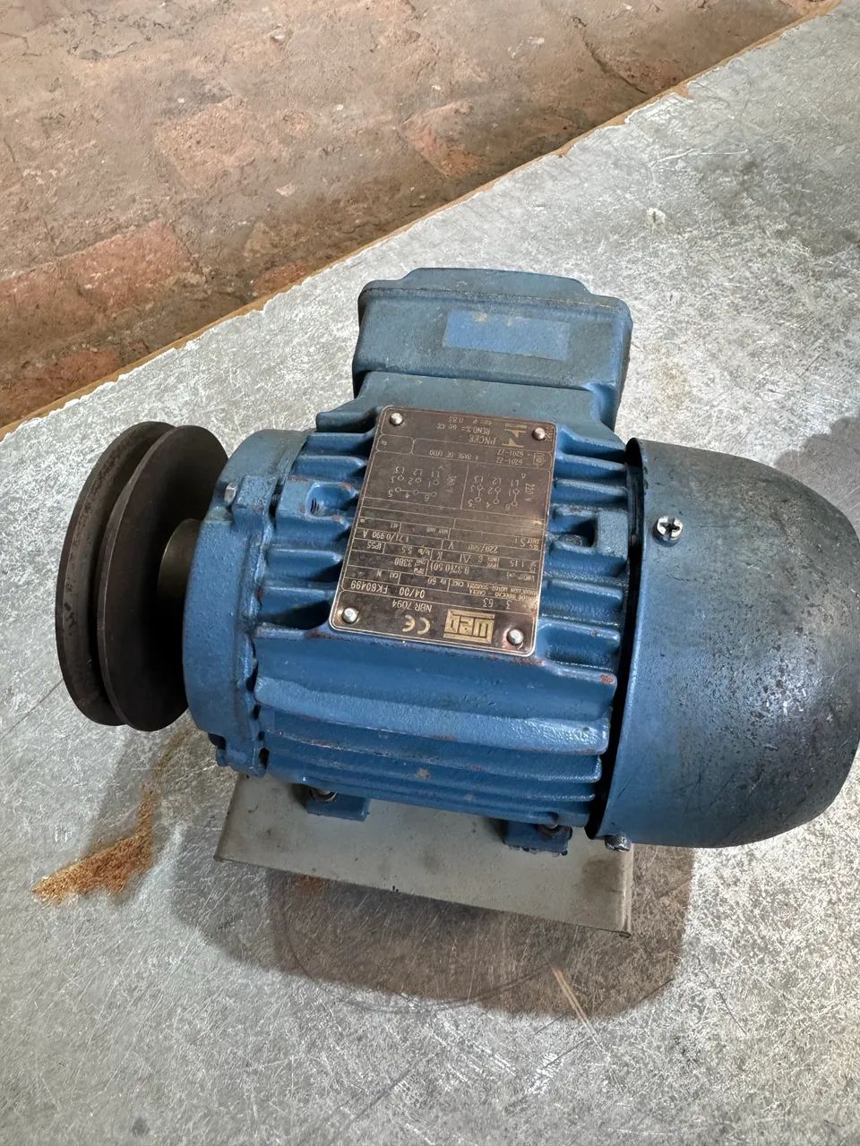 Motor elétrico WEG 0,5 cv