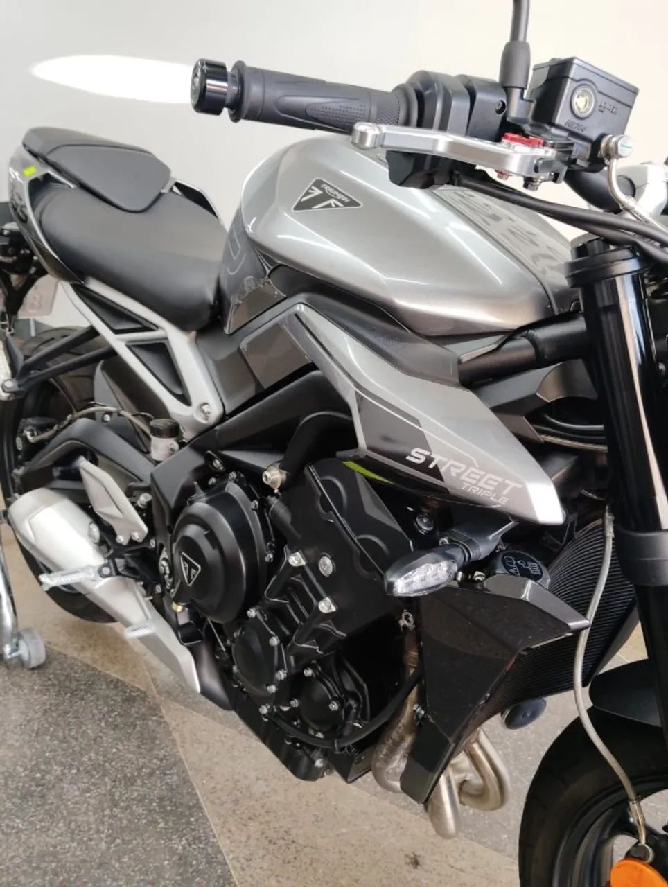 Triumph Triple 765 R 2024 - 1448641757 | OLX