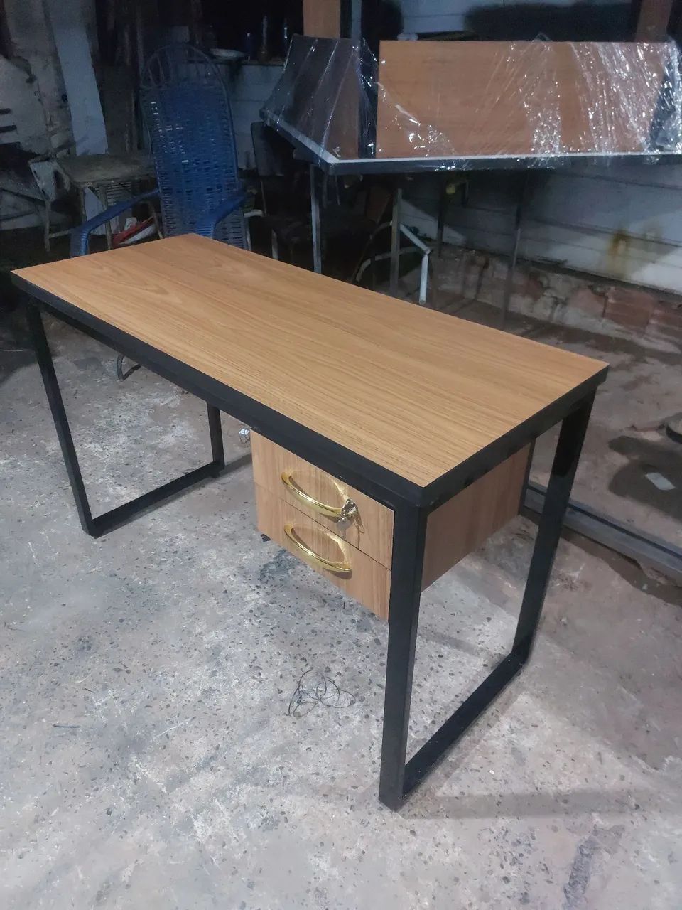 Mesa de Escritório com Gavetas - Amadeirado - Foto 5
