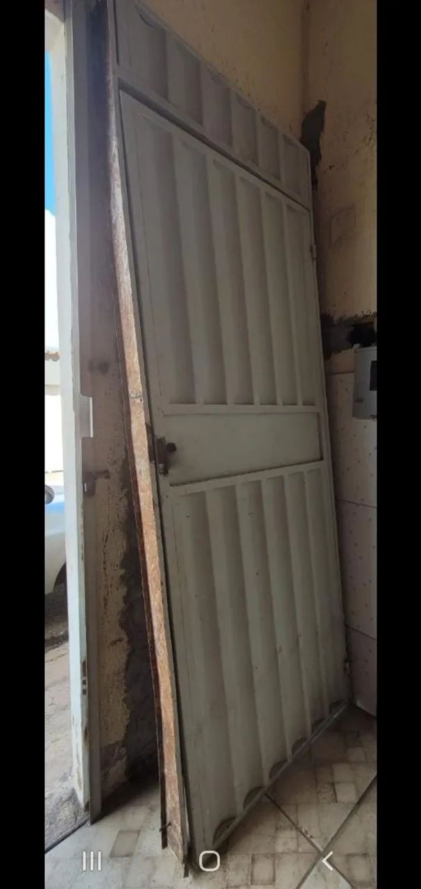 Porta com portal de ferro - Foto 2