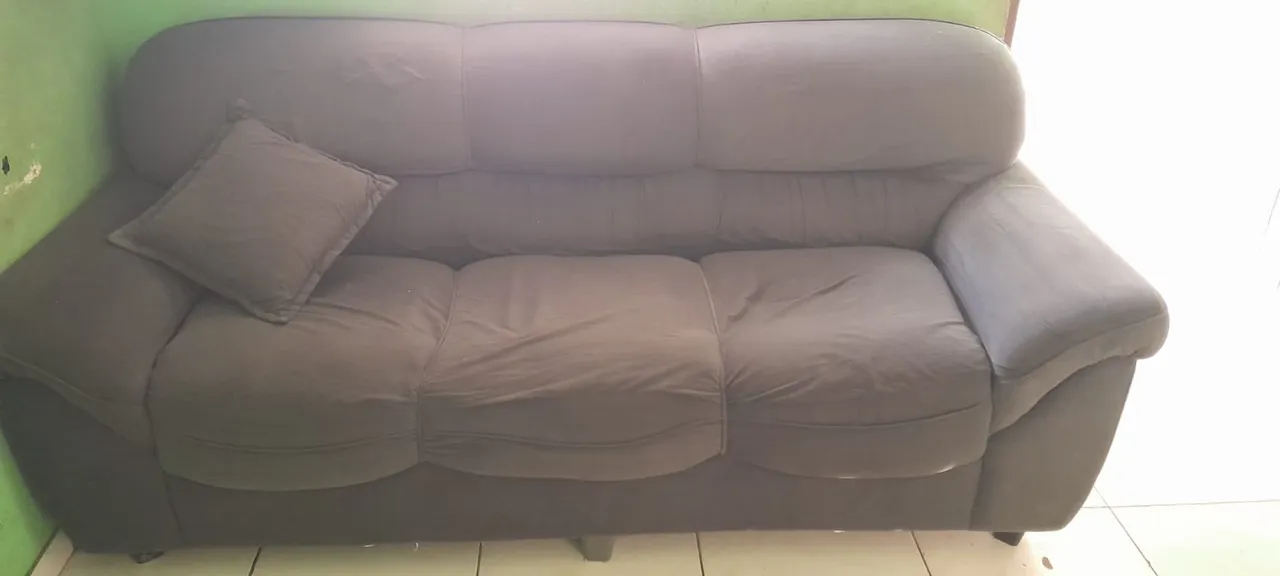 Sofá 3 lugares confortável e elegante