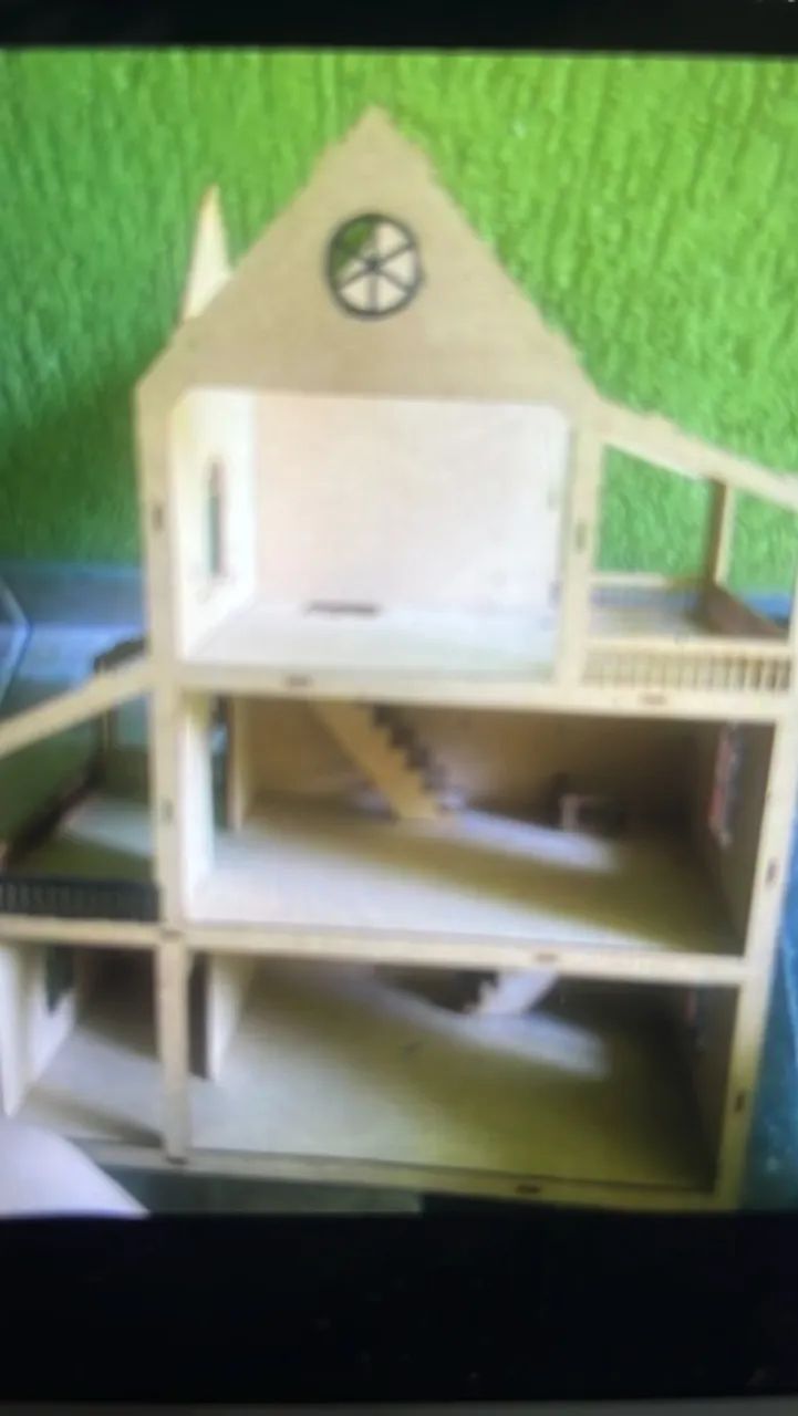 Miniatura Casa de Bonecas em Madeira