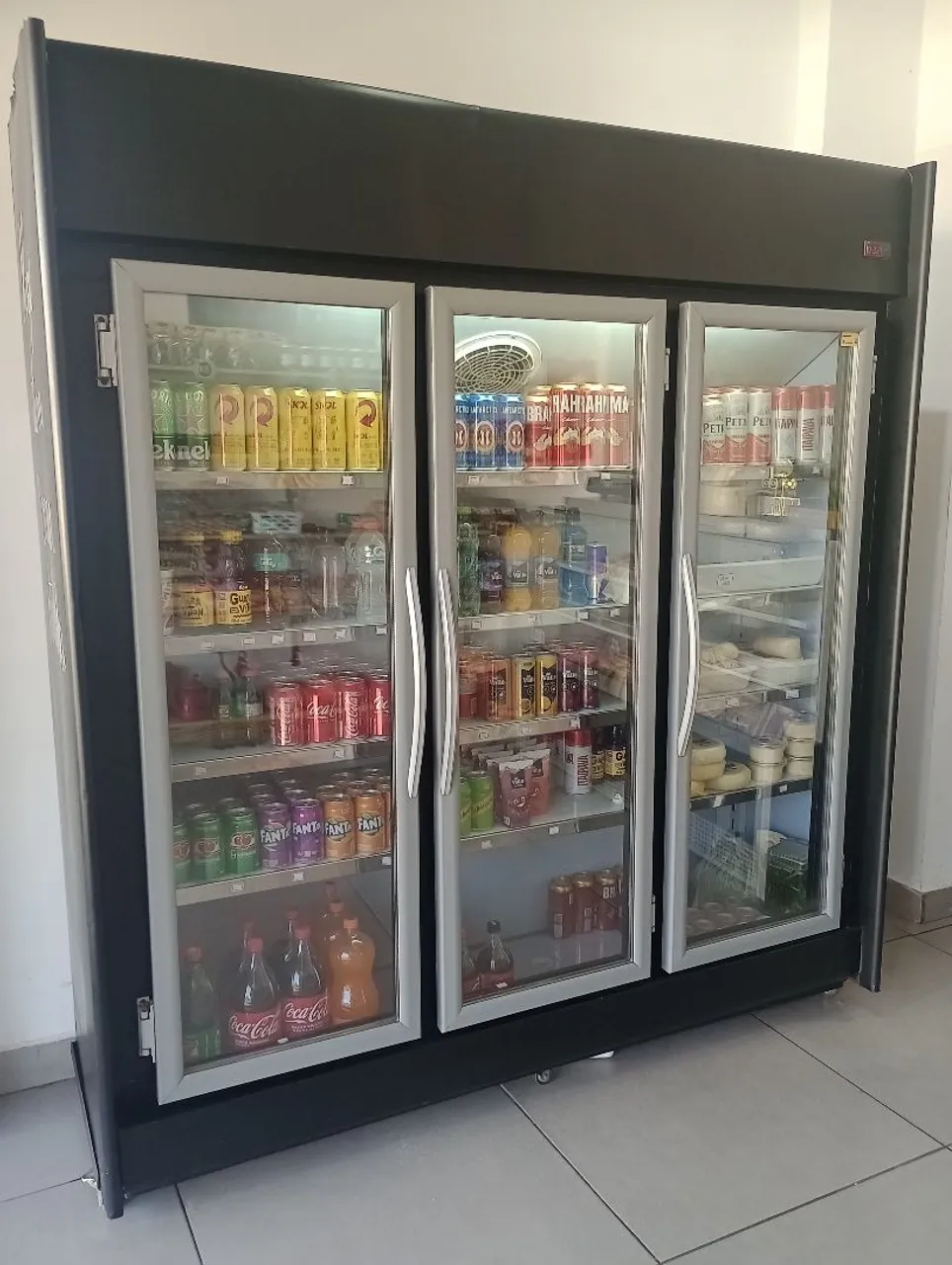 Geladeira Expositora com 3 Portas de Vidro