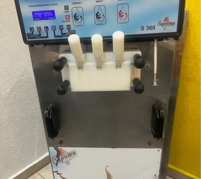 Vende-se Maquinha De Sorvete Italiano Ate 3 Sabores 