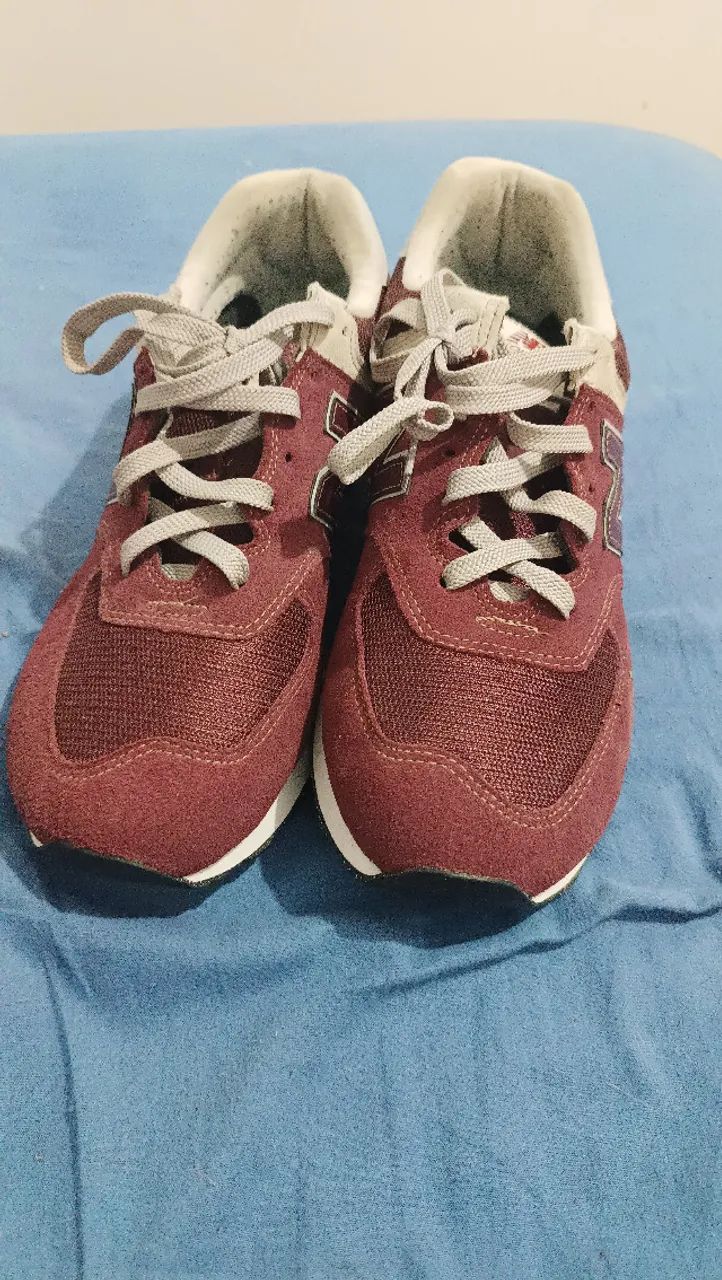 Tênis New Balance 574v2, cor bordô, tamanho 44