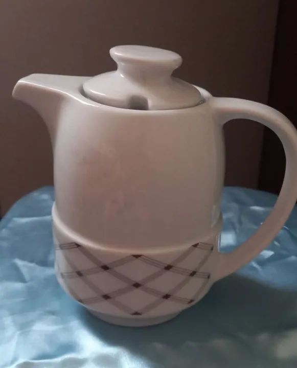 Leiteiea em Porcelana pozzani