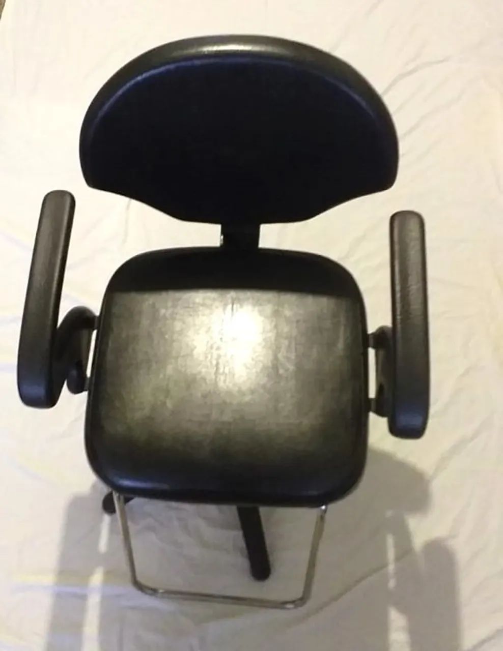 Cadeira para corte de cabelos em salões. De residência, praticamente sem uso. - Foto 2