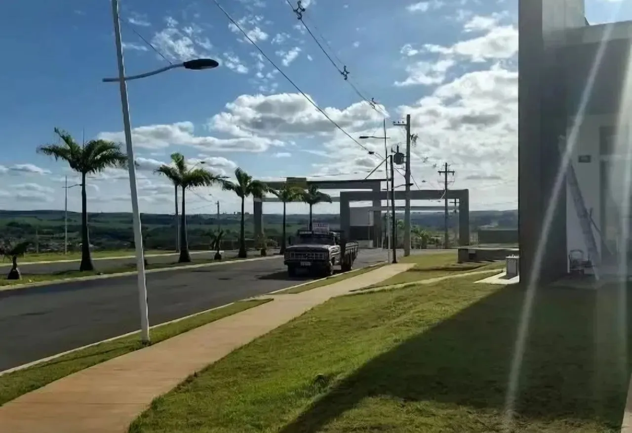 Terreno em Condomínio à Venda em Salto de Pirapora-SP, Bairro Jardim São Lucas - 250,00 m²