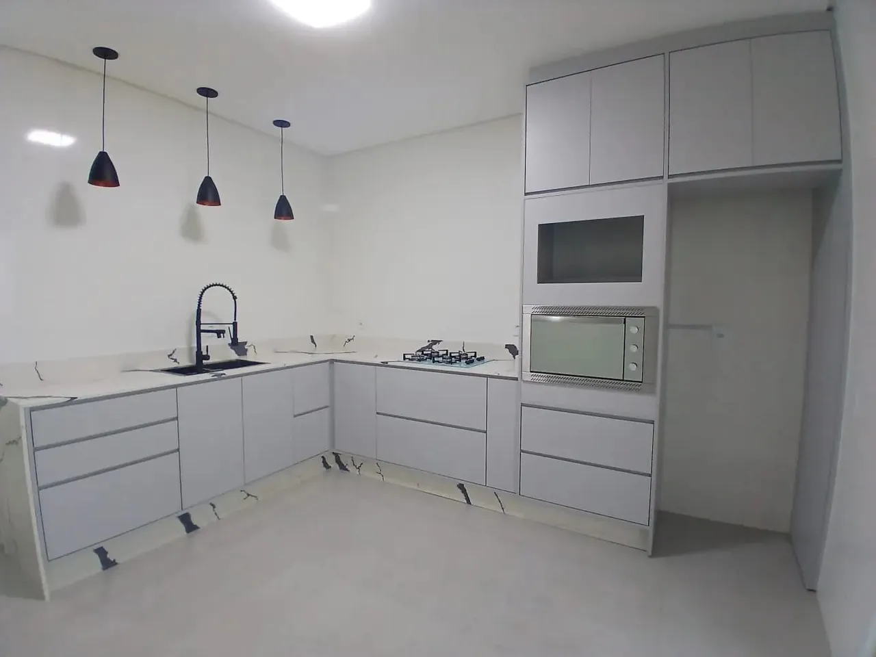 Imóvel para aluguel possui 75 metros quadrados com 2 quartos