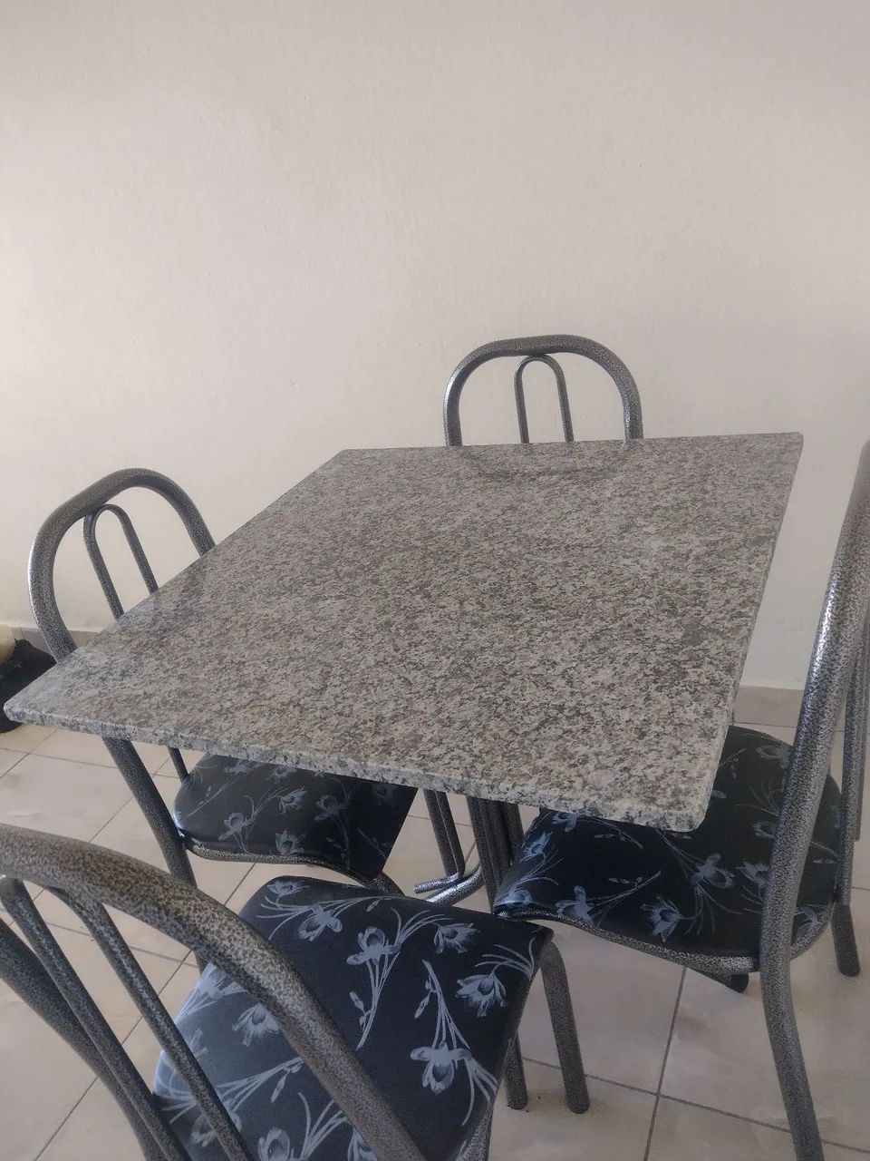 Mesa de Jantar com 4 cadeiras - Foto 4