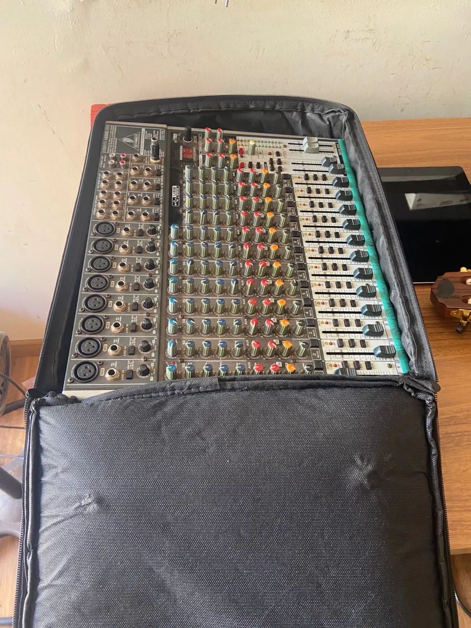 Vende- se mesa de som Behringer 64522268752513121
