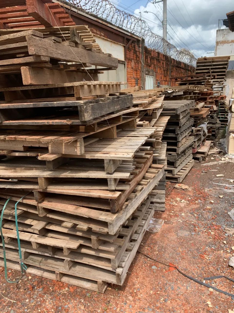 Paletes. 64739518916225120