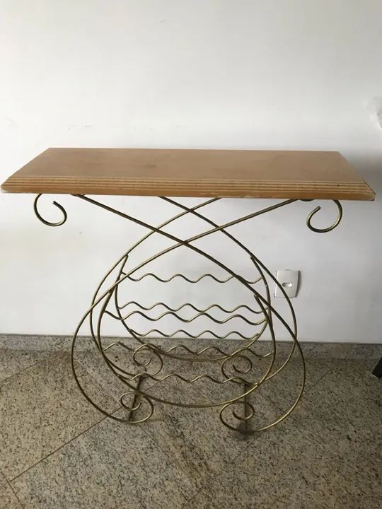 Rack de Vinho em Metal Dourado