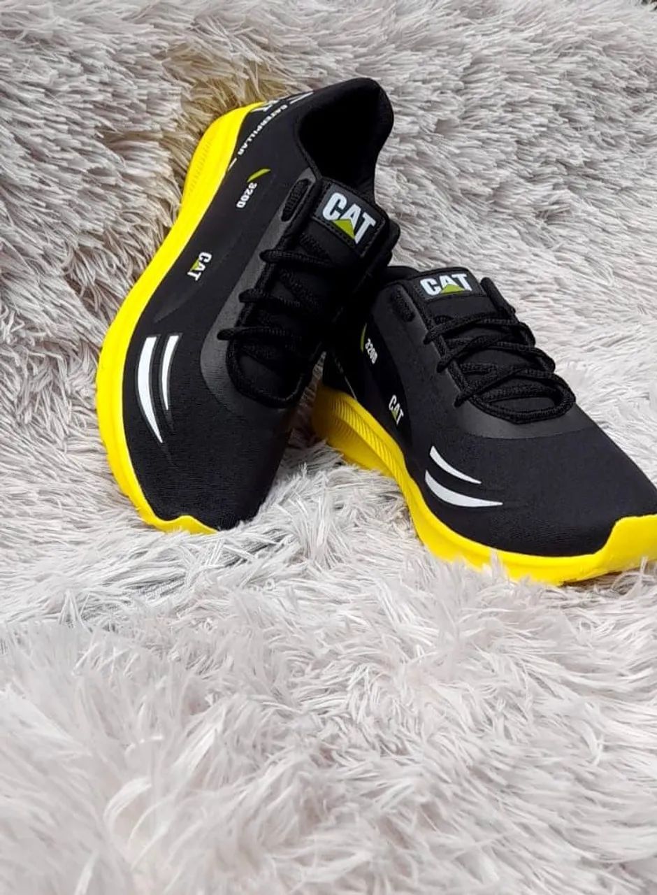 Caterpillar Preto com amarelo 