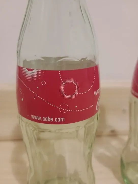 Kit com 2 garrafas World of Coca-Cola - Foto 4