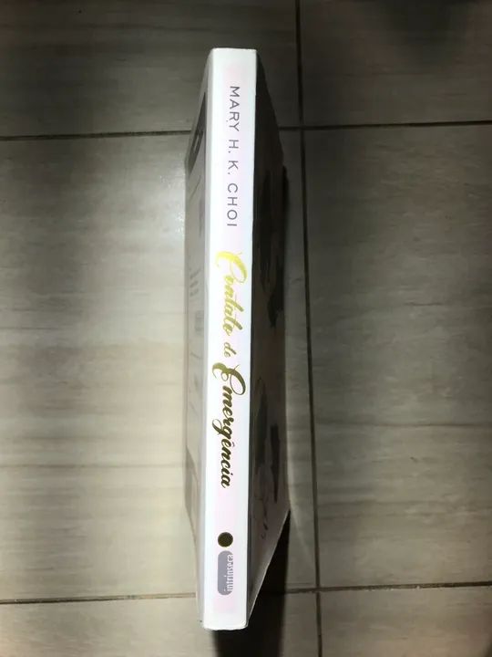 Livro Contato De Emergência - Mary H. K. Choi  - Foto 3