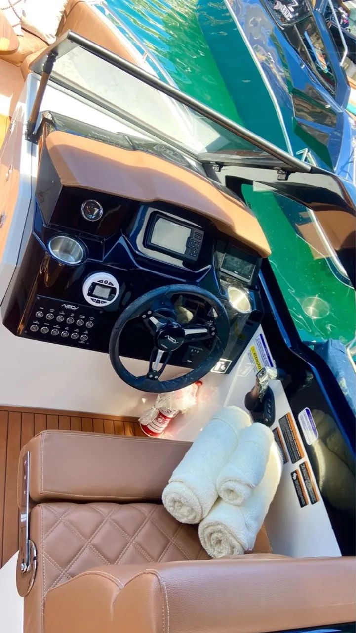 LANCHA AZOV 260 - CONFORTO, ESPAÇO E ELEGÂNCJA - Foto 3