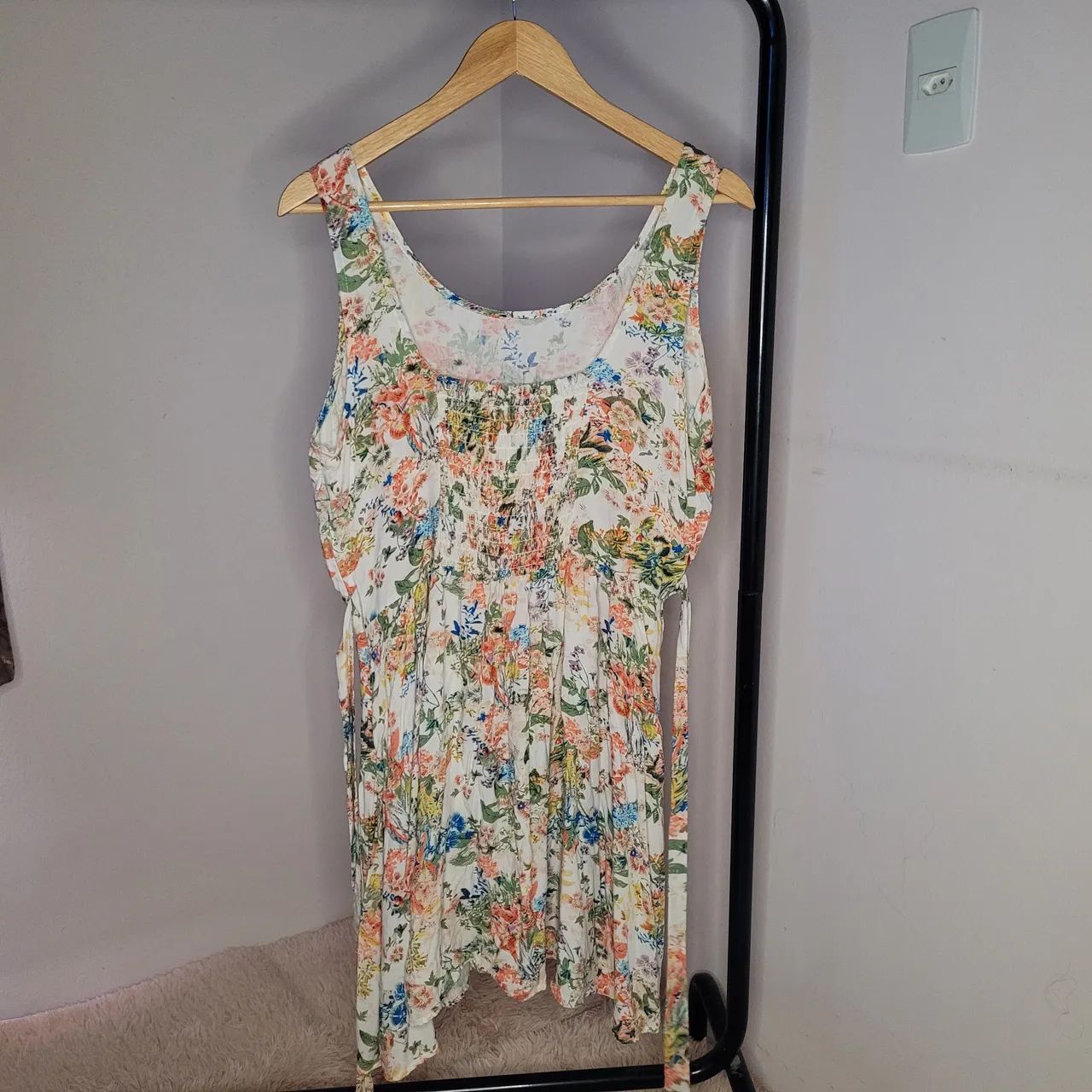 Vestido curto florido com cinto fixo - Tamanho GG - Foto 2