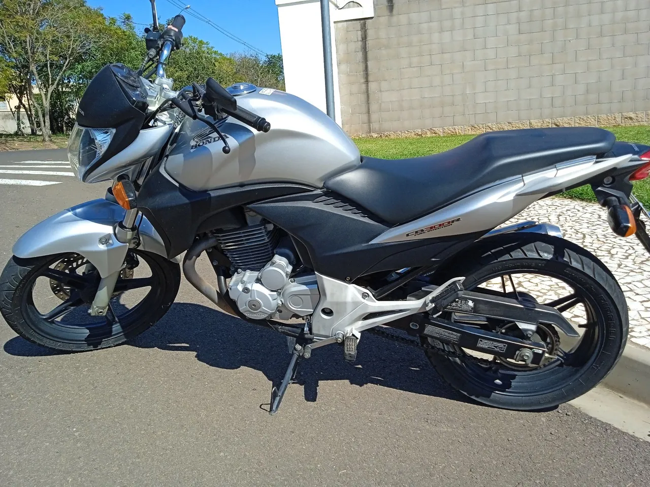 CB 300 - 2010