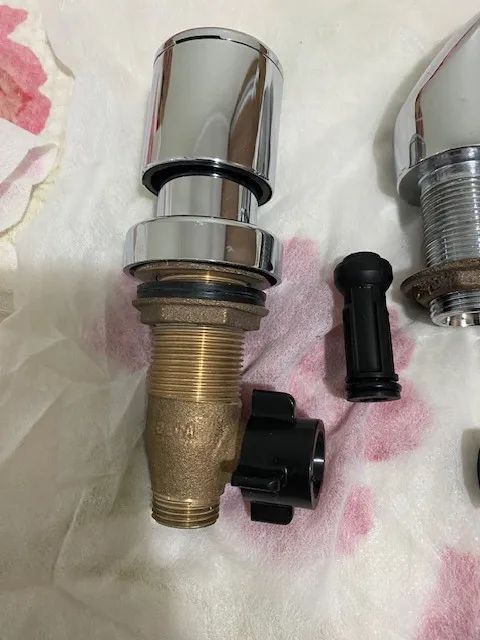 Misturador Lavatório Mesa Bica curva Spot C43 Deca - 1875C43 Código kbh43ac0j5Deca - Foto 2