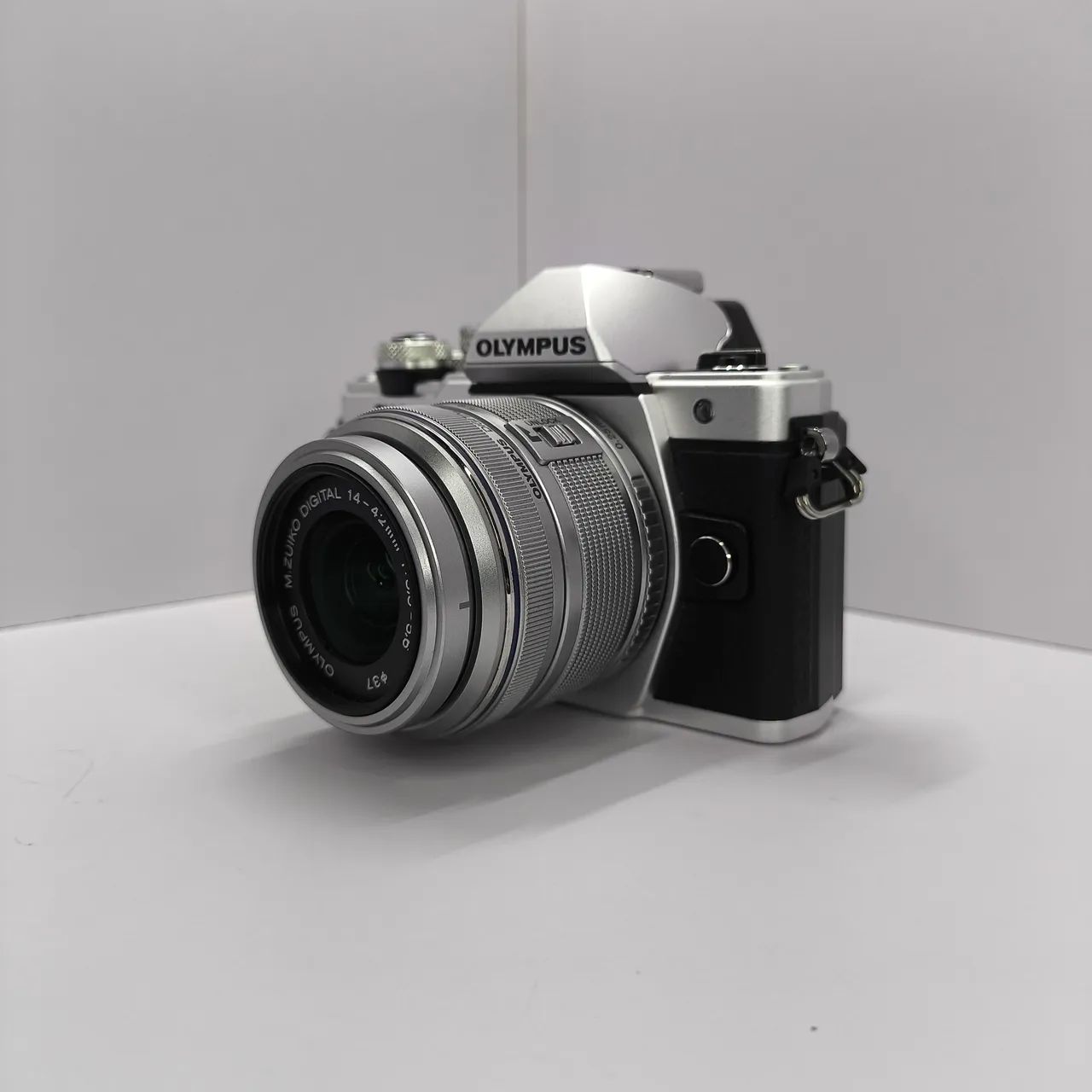 Câmera Olympus OM-D E-M10 Mark ll com lentes - Câmeras e