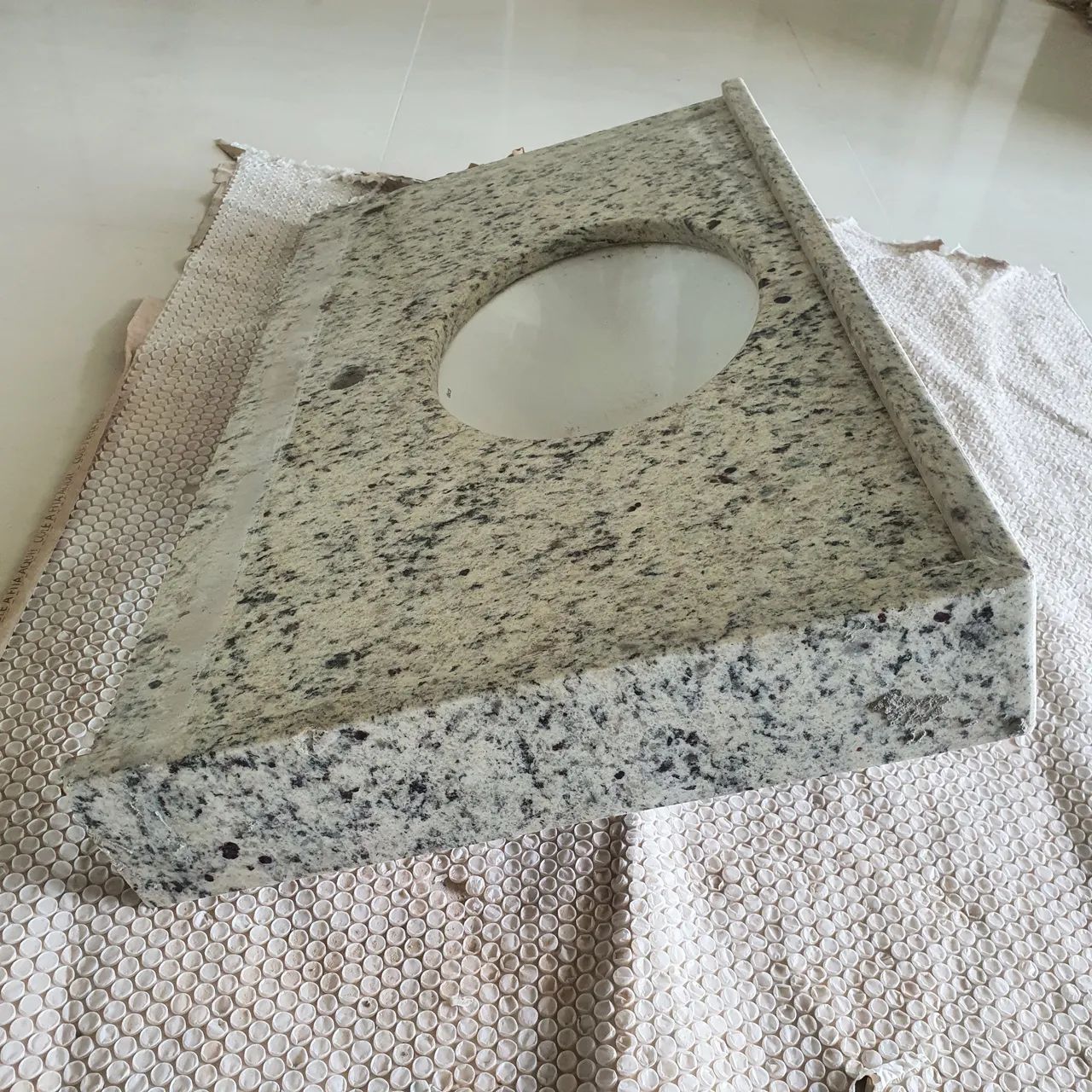 Bancada de granito com cuba embutida média  - Foto 4