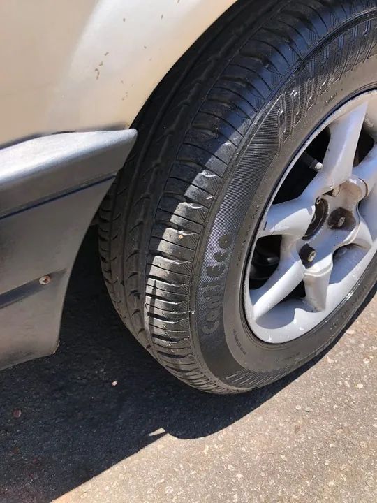 Gol quadrado ano 87 câmbio manual com alguns detalhes para revisar 