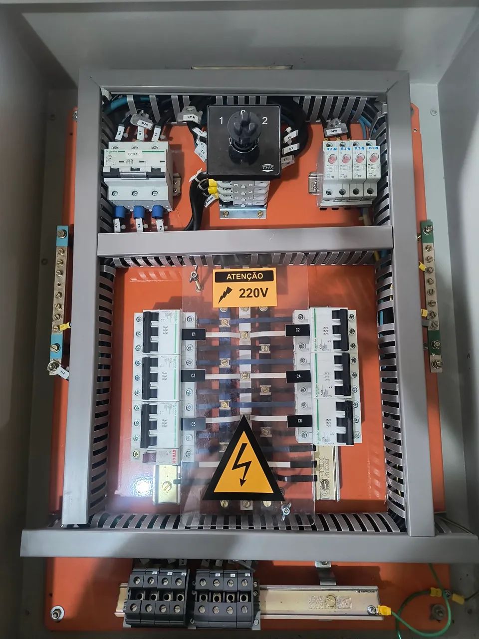 Quadro de transferência manual para no break ou geradores - Foto 2