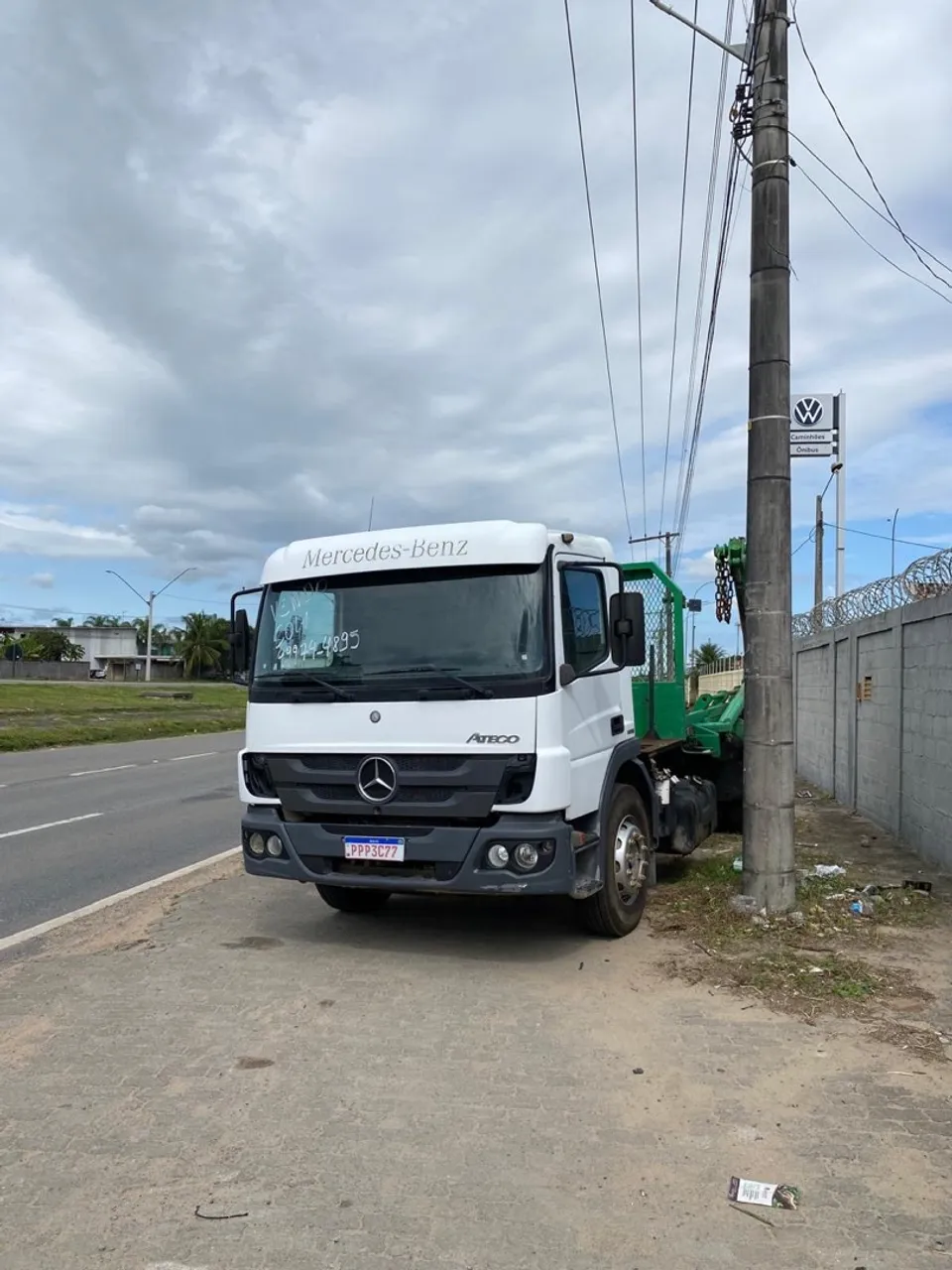 Caminhão Atego 1719 com Equipamento Poli
