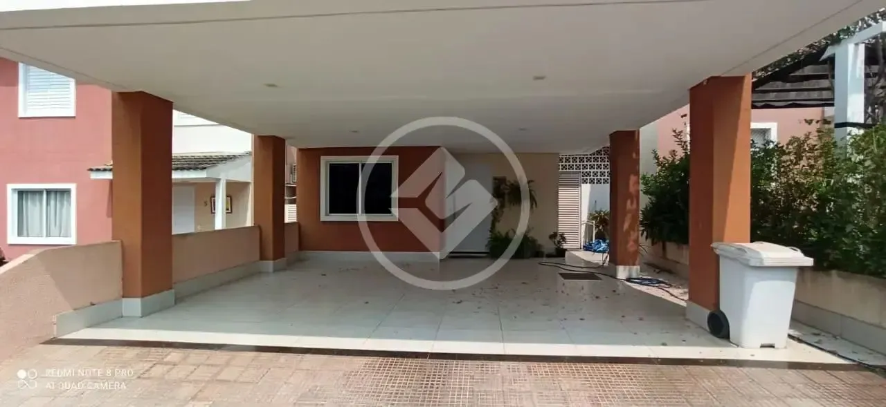Casa em condomínio fechado com3 quartos, sendo 1 suíte, garagem coberta para 2 veículos. c