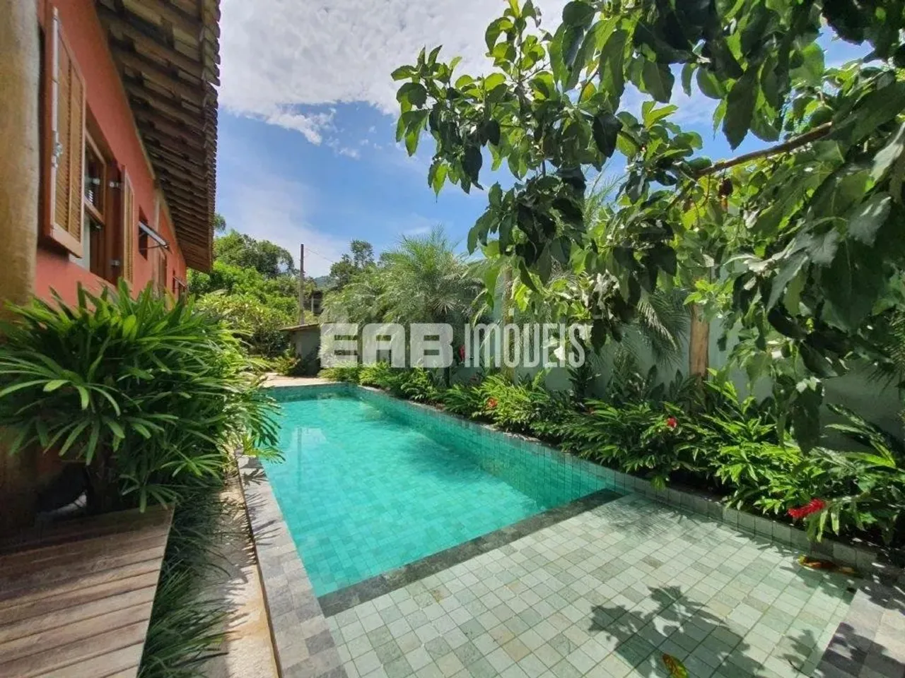 Casa com 3 dormitórios, ar e piscina em Itamambuca, Ubatuba