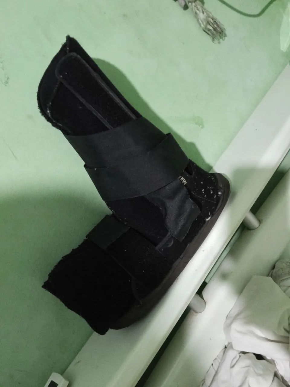 Bota ortopédica com ajuste 