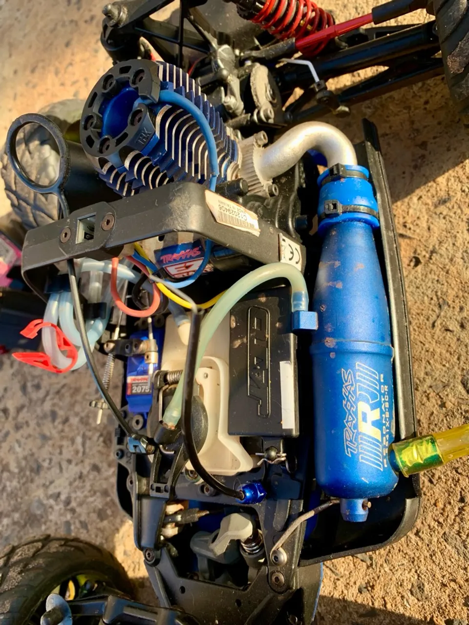 Automodelo Traxxas Jato