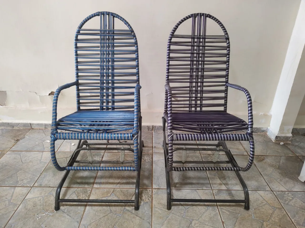 Par de Cadeiras de Balanço em Metal e Plástico - Azul e Preto