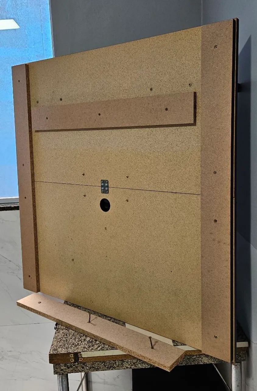 Suporte para TV até 32 polegadas - 90x90 cm - MDP Preto - Usado e Conservado - Foto 3