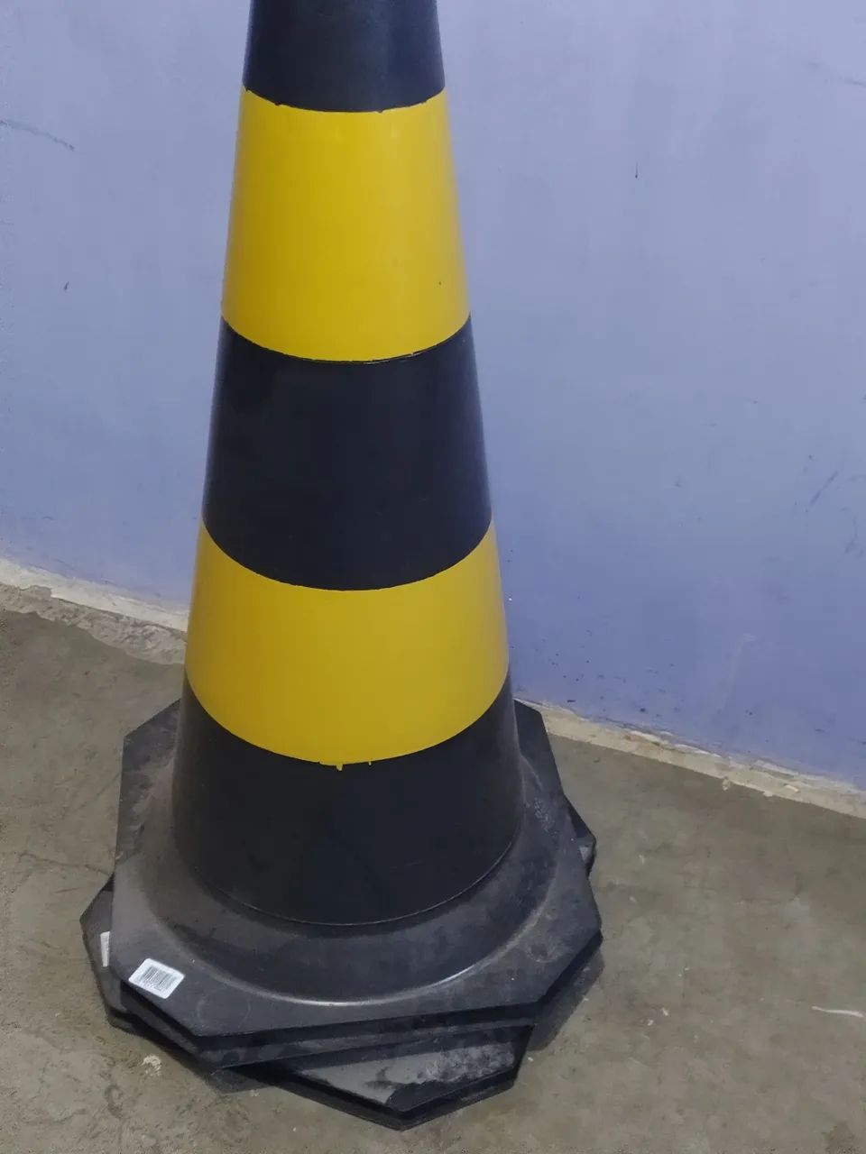 Cone de Sinalização - Segurança e Visibilidade - Uniformes de Trabalho ...