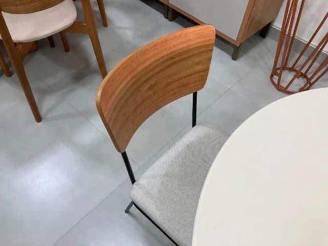 Conjunto de Jantar | Mesa Redonda e 4 Cadeiras Estilo Industrial - Foto 2