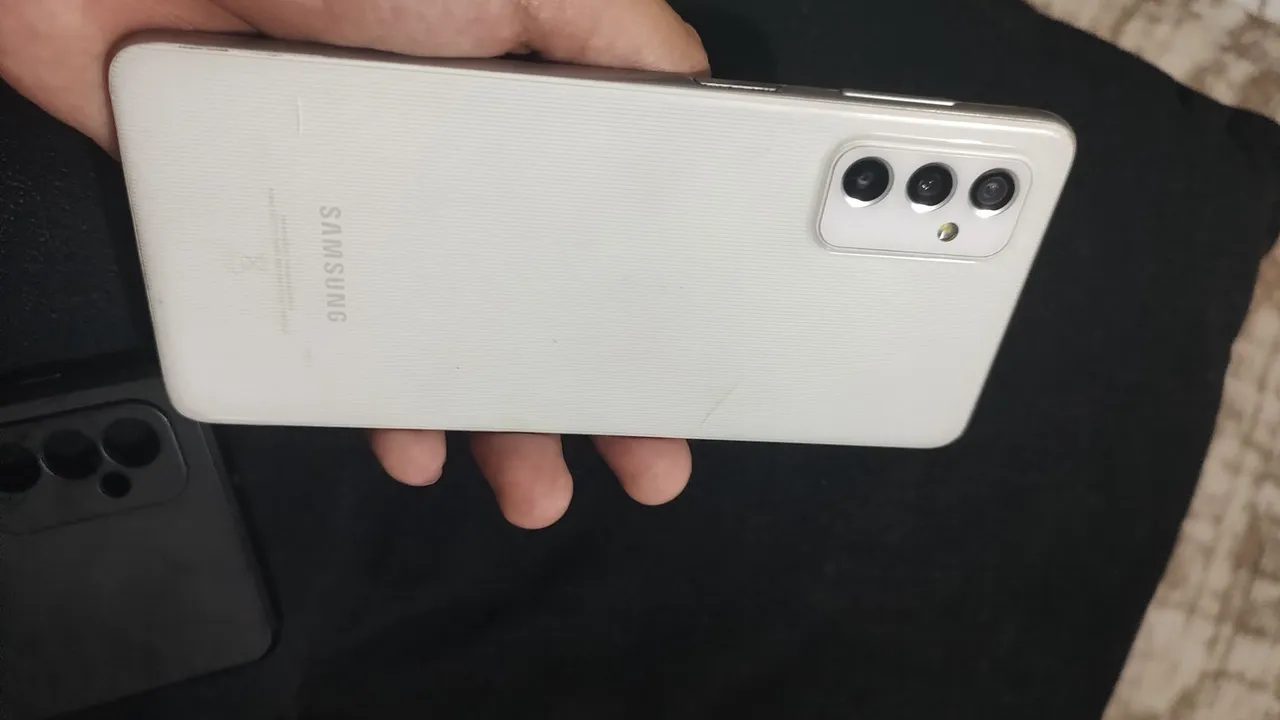 Galaxy A52 vai com caixa, defeito na tela o mesmo que está na foto
