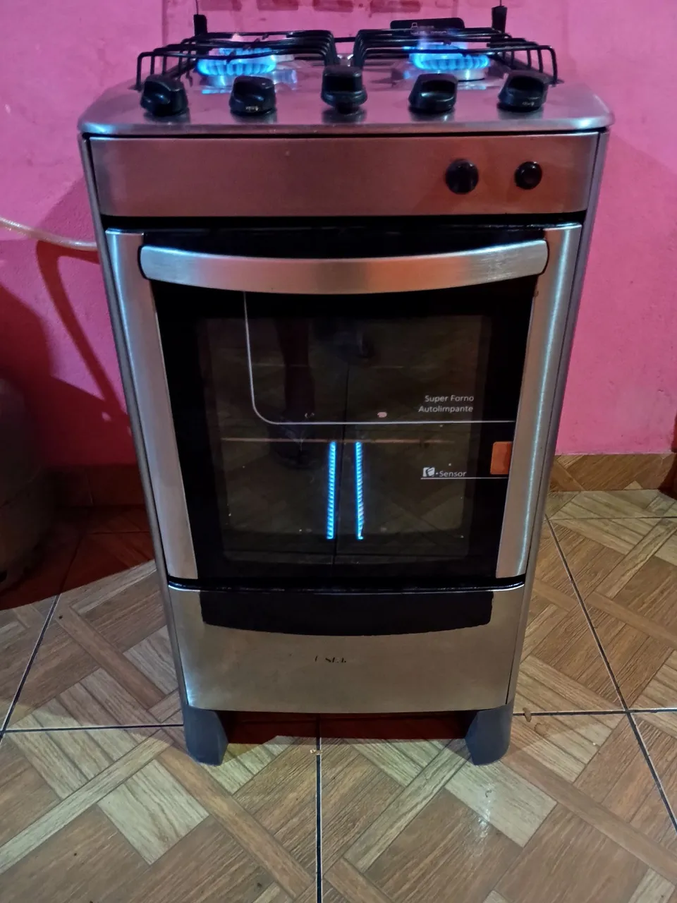 Vende-se fogão conservado não e elétrico valor 250 ainda entrega tel whts *24