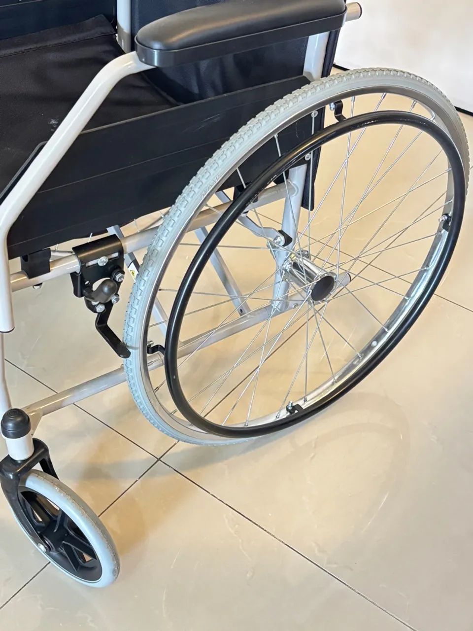 Cadeira de rodas (3 dias de uso) - Foto 4