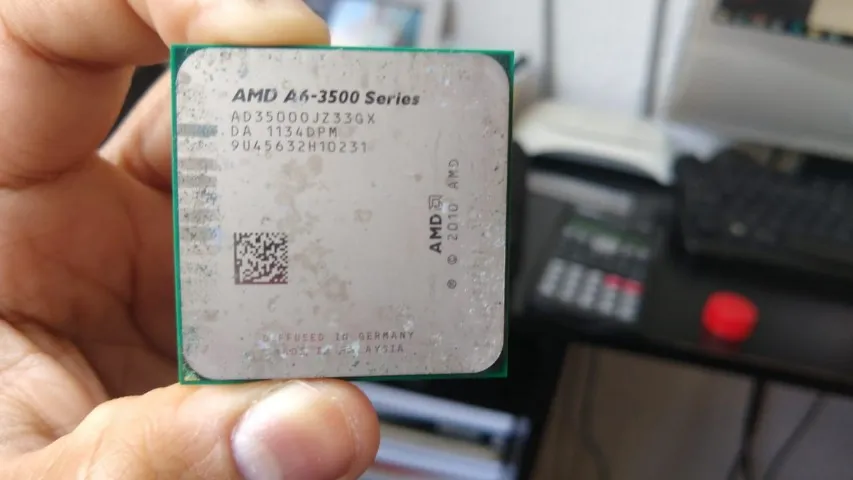 Processador AMD A6-Series A6-3500 de 3 núcleos e 2.4GHz + MEMORIA RAM DDR3 1333MHZ