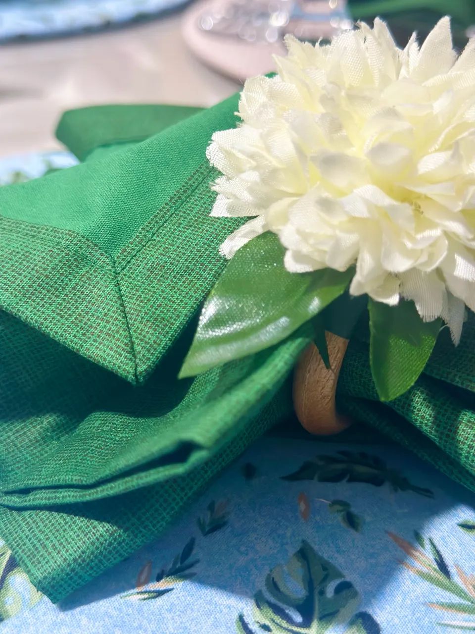 Kit Mesa Posta 4 Lugares Dupla Face Azul Floral com Guardanapo Verde - Foto 4