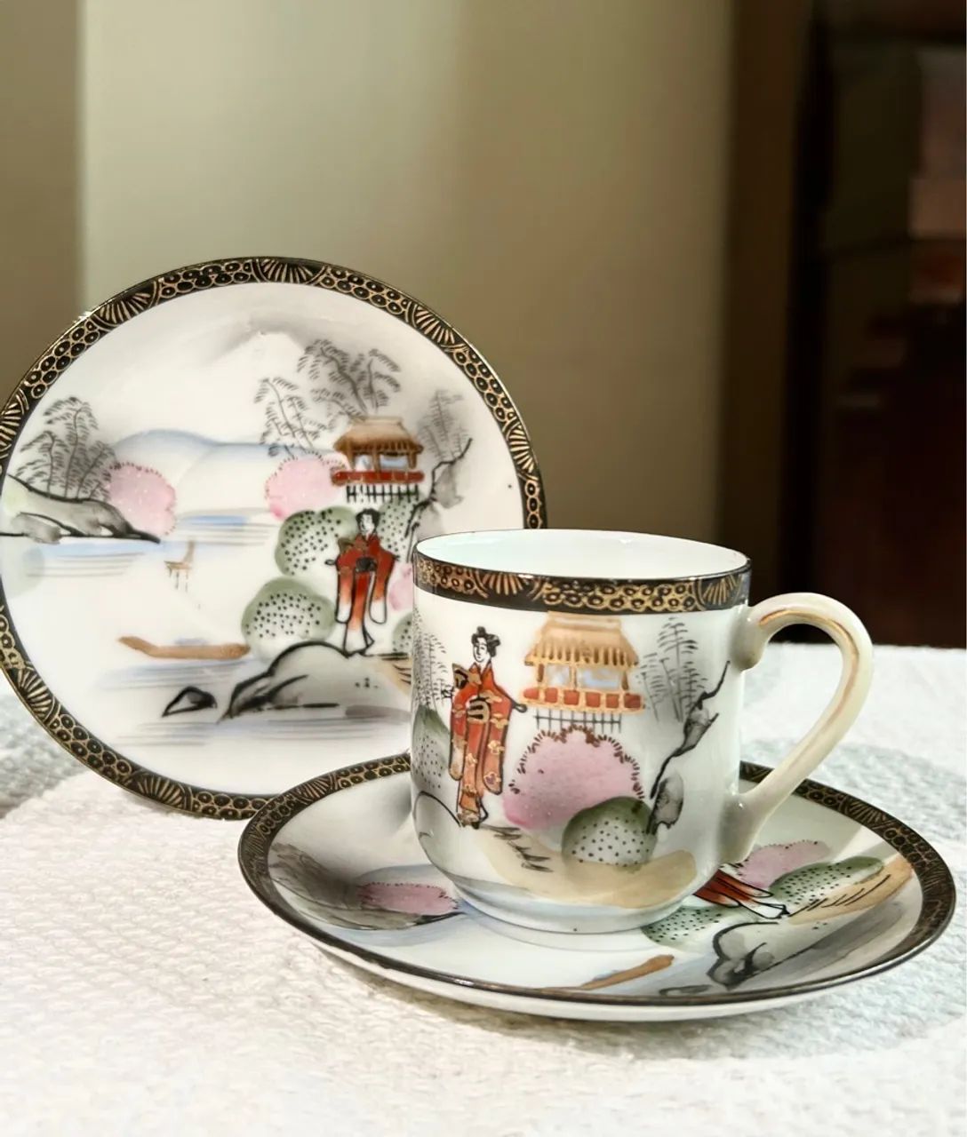 Serviço de Café Oriental Antigo em Porcelana Floral com Detalhes em Ouro - Foto 2