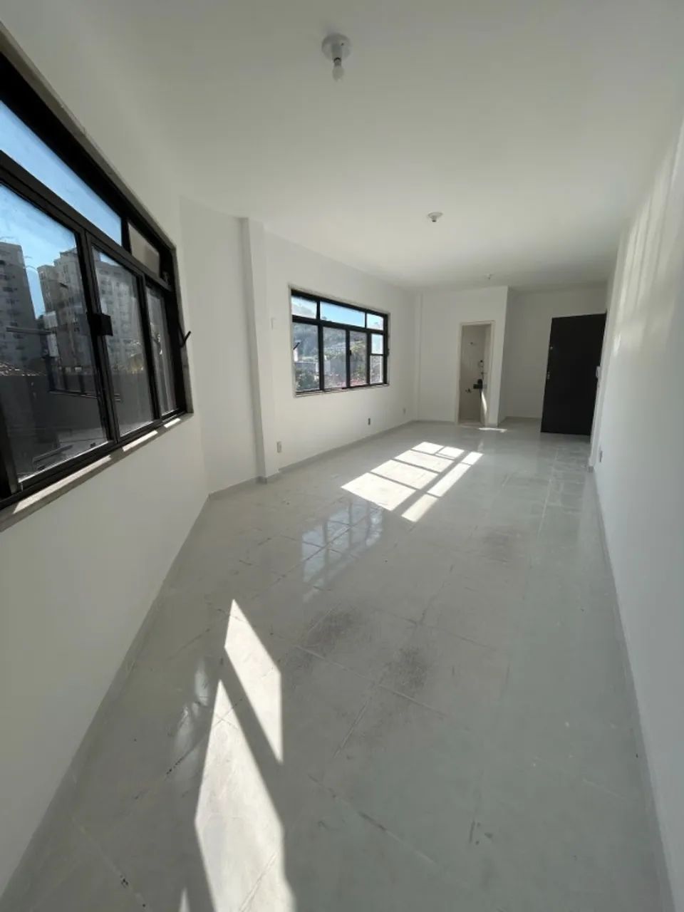 Excelente Sala Comercial na Praça Seca - Foto 3