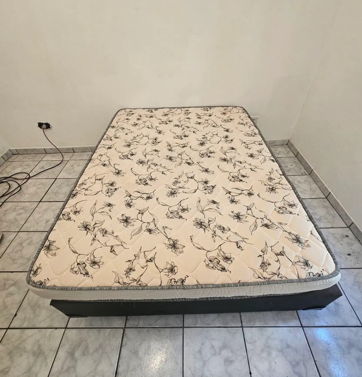 Cama Casal + Colchão Ortobom - Ótimo Estado